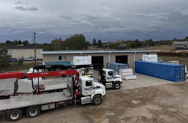 Exterior y flotilla de la sucursal de Outwest en Durango